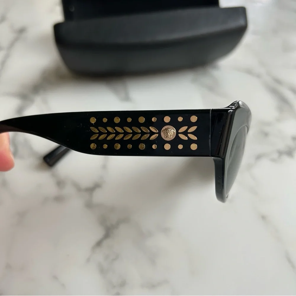 💯 authentic Versace sunglasses - Picture 6 of 10